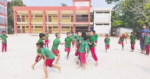 শিক্ষার্থীদের খেলার মাঠে প্রশিক্ষণ কেন্দ্র নয়