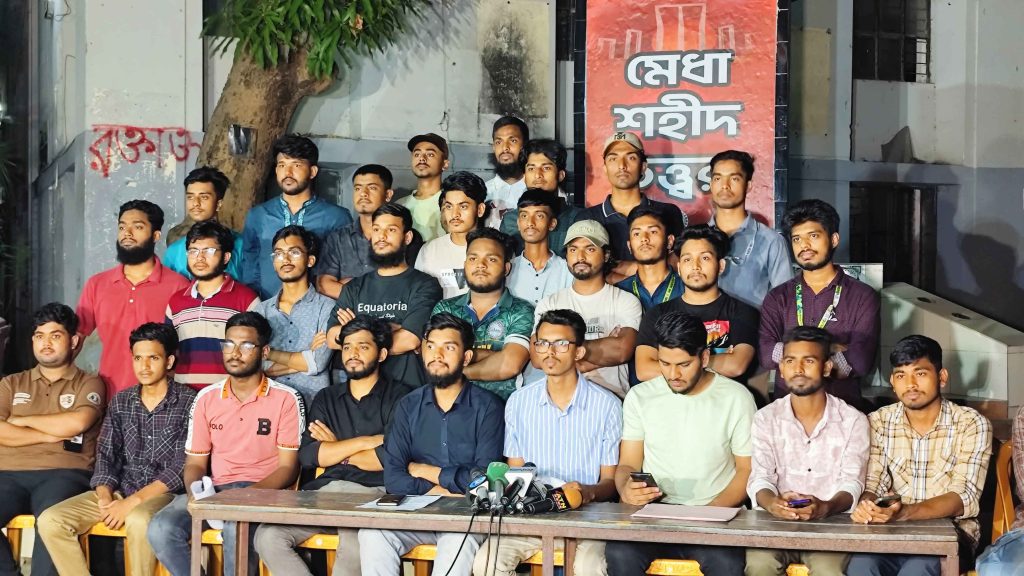 সিদ্ধান্ত বদলে ফের আন্দোলনে ফিরছে কারিগরি শিক্ষার্থীরা