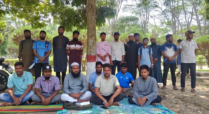 নকল বই ছাপানোর কারখানায় যৌথ বাহিনীর অভিযান