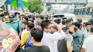 এইচএসসি পরীক্ষা পেছানোর দাবিতে শাহবাগে মিছিল