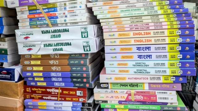 সরকারি বই বিক্রি: ধরা পড়ে শিক্ষক বললেন, ‘আমাদের ভুল হয়েছে’