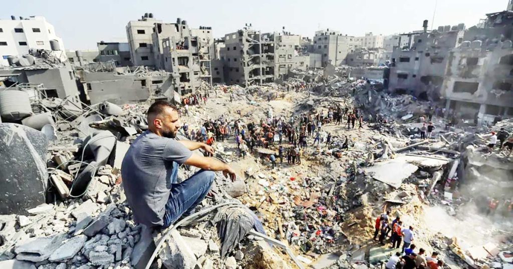 ইসরায়েল জানিয়েছে যে তারা গাজায় বিমান থেকে ত্রাণ ফেলেছে, যা সাহায্য সংস্থাগুলির সমালোচনার মুখে পড়েছে।