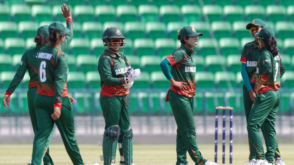 পাকিস্তানকে উড়িয়ে দিলো বাংলাদেশ