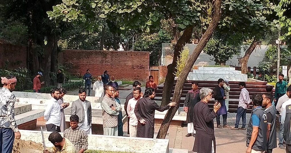 জাতীয় কবির সমাধির পাশে শহিদ ওসমান হাদিকে দাফন