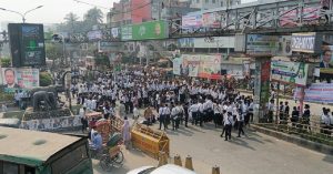 সায়েন্সল্যাব অবরোধ ঢাকা কলেজের উচ্চমাধ্যমিক শিক্ষার্থীদের