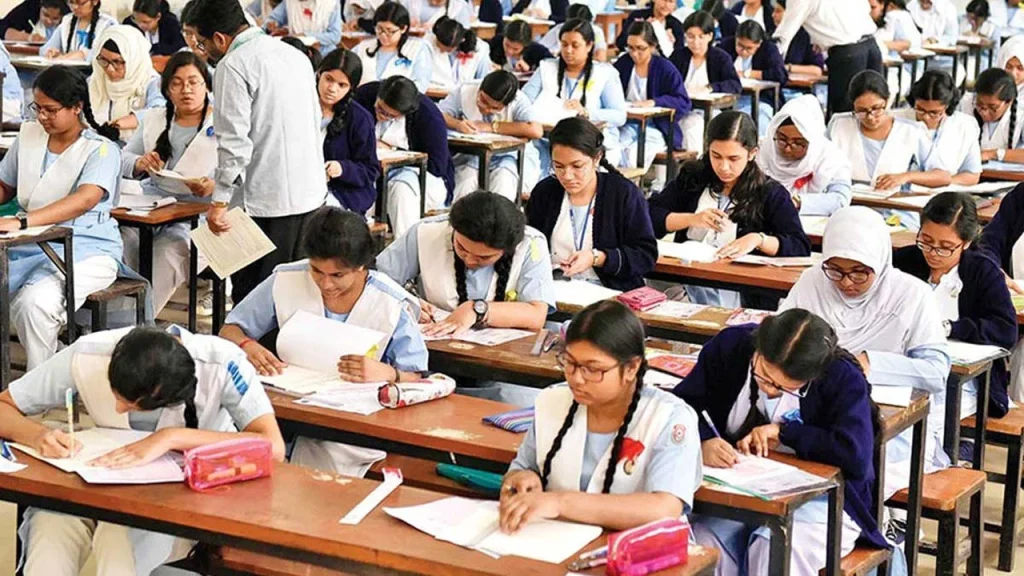 এমপিও নীতিমালায় স্কুল-কলেজও শিক্ষা ক্যাডার নিযুক্তির সুযোগ : বেসরকারিদের প্রতিবাদ