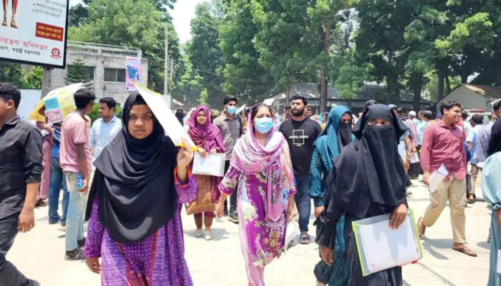 বৈষম্যের বেড়াজালে প্রাথমিকের দশম গ্রেড, শুভংকরের ফাঁকি